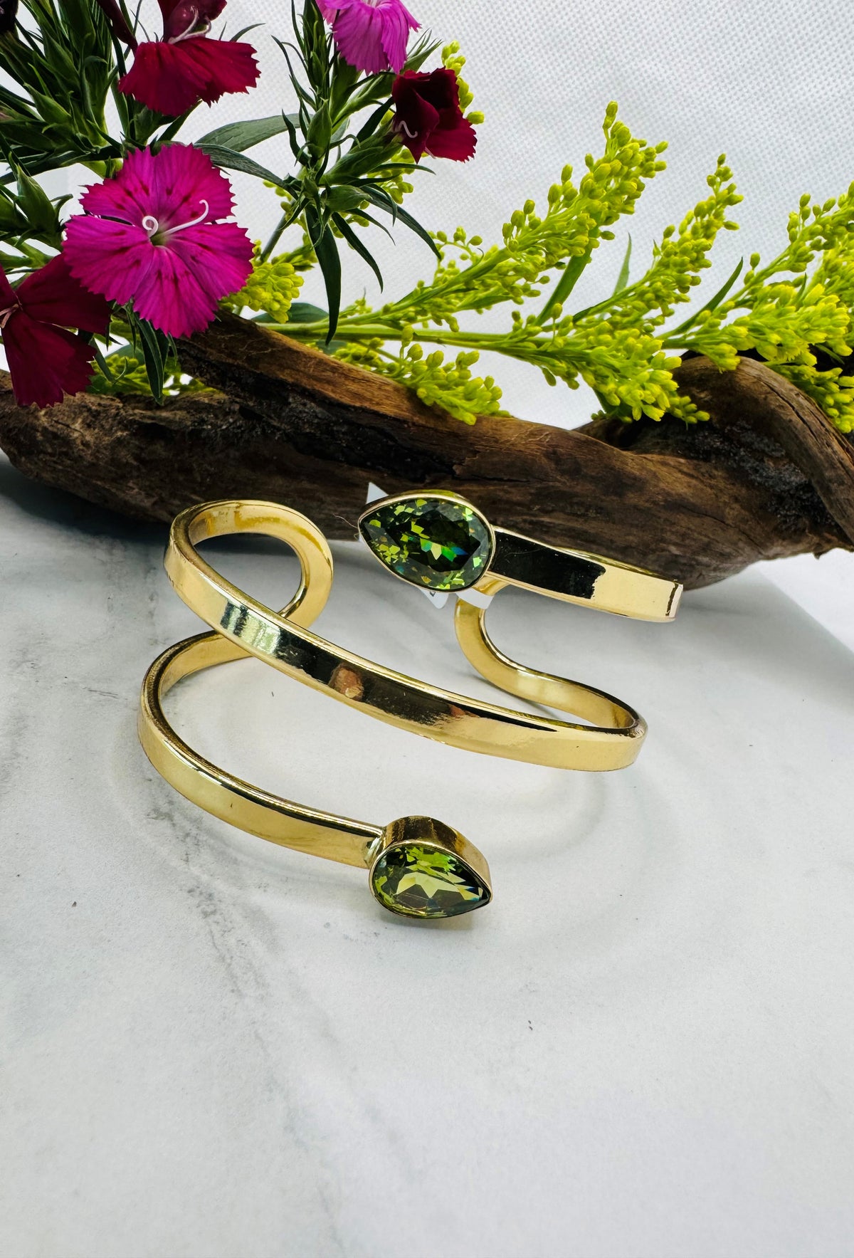 Alchemia Lab Peridot Swirl Cuff – Spirals of Vitality