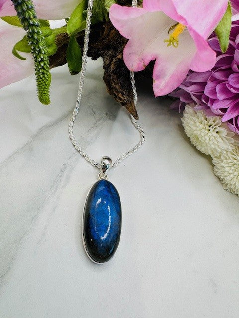 Sterling Silver Oval Shaped Labradorite Pendant