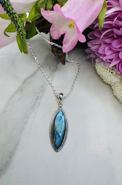 Sterling Silver Marquise Shape Labradorite Rope Edge Pendant